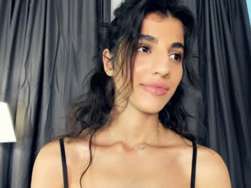 girl
        suzannedavise cam image #2881360