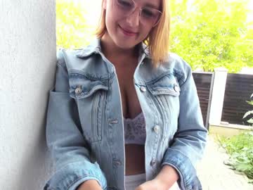 girl
        milkykandy cam image #4037616