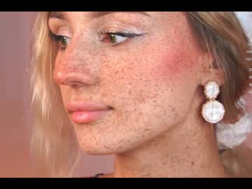 girl
        artease cam image #3132599