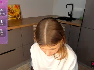 girl
        sloanesharp cam image #4350141