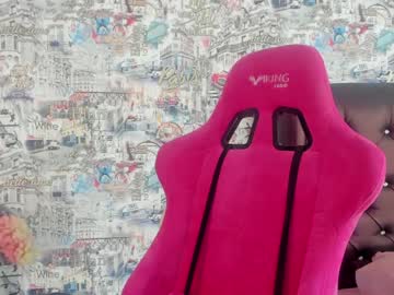 girl
        angelina_new cam image #1809948