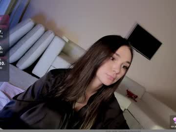 girl
        hollyextra cam image #4931373