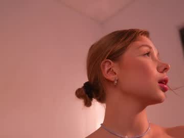 girl
        april_blush cam image #6459604
