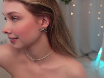 girl
        april_blush cam image #4003429