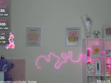 girl
        katiefoxie cam image #5351207