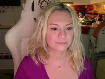 girl
        kiradivine cam image #1002352