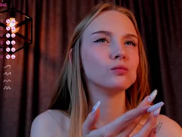 girl
        lolliis cam image #2805492