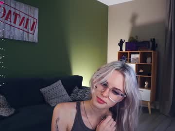 girl
        audreycarvin cam image #4859431