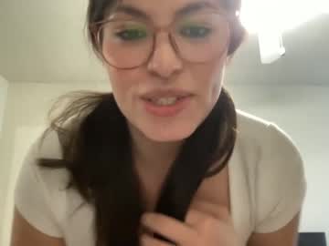 girl
        itsarielford cam image #644421