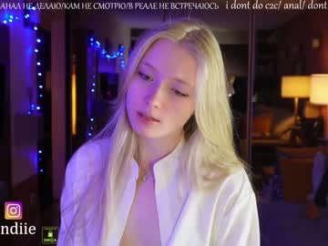 girl
        bestblondiiecb cam image #1527749