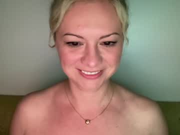 girl
        kiradivine cam image #1419250