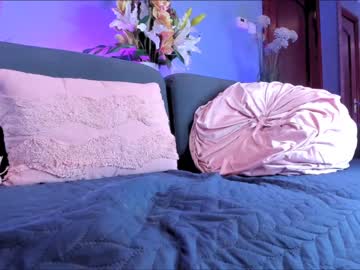 girl
        littlee33 cam image #1814736