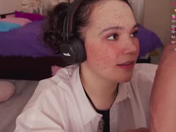 girl
        chery_lady22 cam image #1234482