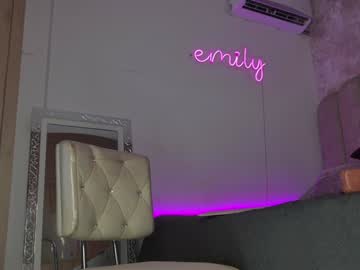 girl
        emily_____ cam image #6420763