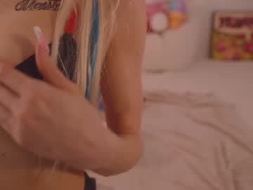 girl
        bunnydollstella cam image #5377572