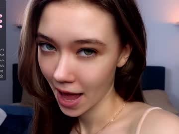 girl
        lil_babe_ cam image #2740501