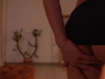 girl
        ellelure_ cam image #6045761