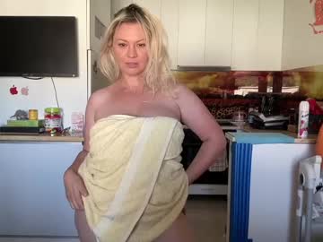 girl
        kiradivine cam image #1962395