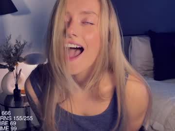 girl
        yvie_ cam image #6629963