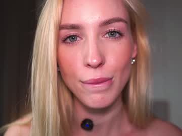 girl
        gold_blond cam image #6717052