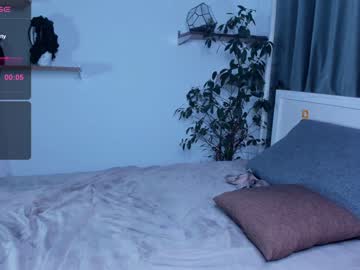 girl
        _night_moon_ cam image #2938883