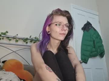 girl
        lizzyylovesick cam image #4420023