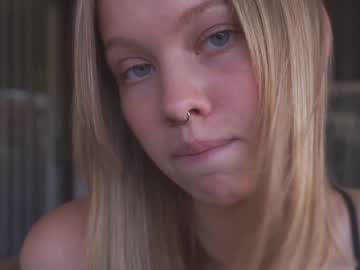 girl
        bibi_it_is cam image #819971