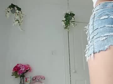 girl
        littlegreekflower cam image #6697459