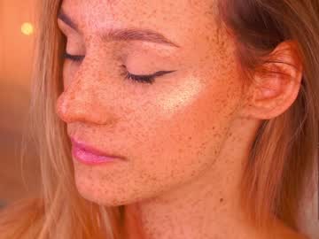 girl
        artease cam image #562273
