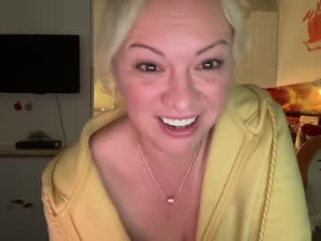 girl
        kiradivine cam image #1426290