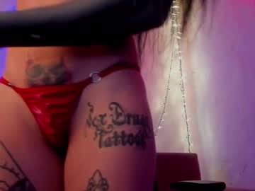 girl
        alessafrost_ cam image #6564224
