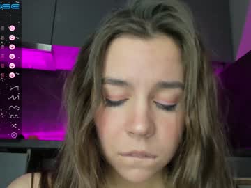 girl
        monika_youthfull cam image #585562
