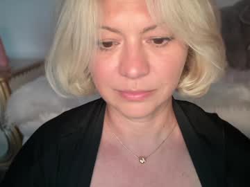 girl
        kiradivine cam image #6740333
