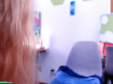 girl
        emmasky69 cam image #4529774