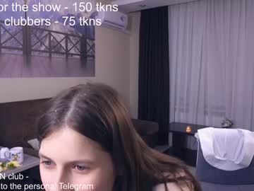 girl
        maydacarls cam image #3846365