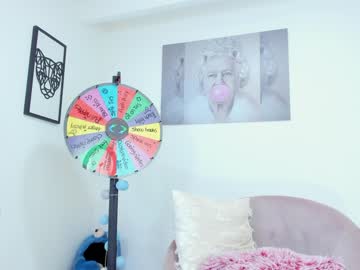 girl
        missniley cam image #607156