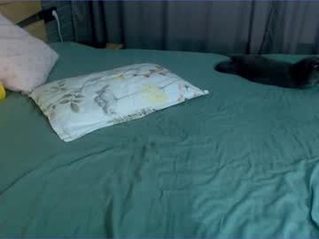 girl
        loonyko cam image #2563295