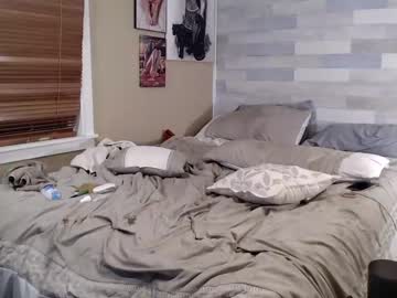 couple
        hotwife2727 cam image #1357543