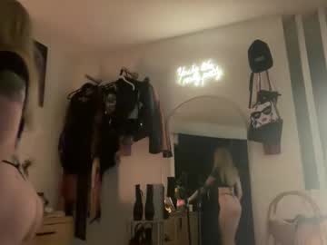 girl
        cassiexbby cam image #4344355