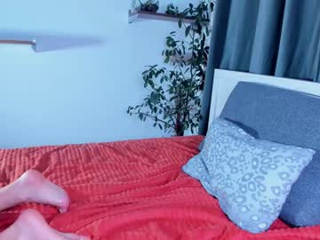 girl
        _night_moon_ cam image #3054838