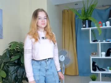 girl
        katherine_hi cam image #1979353