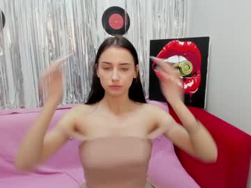 girl
        betsi_star cam image #4093170