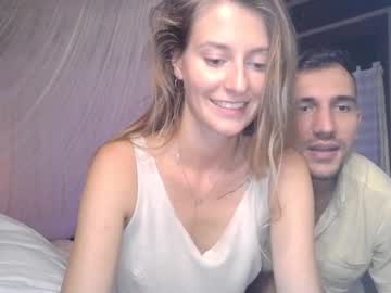 couple
        adam_and_lea cam image #2113611