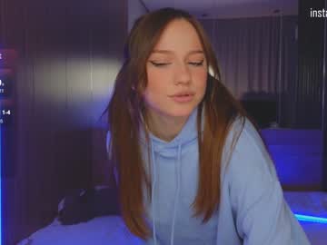 girl
        yes_ready cam image #4529635