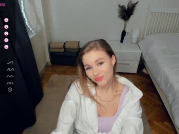 girl
        yasminaduncan cam image #3677358