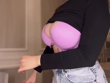 girl
        tatti_1 cam image #1154917