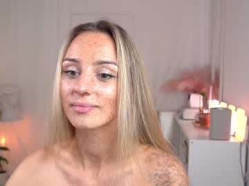 girl
        artease cam image #3420488