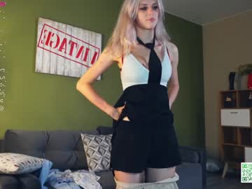 girl
        audreycarvin cam image #4594795