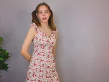girl
        mialullaby cam image #5613588