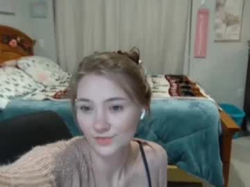 girl
        katynowhere cam image #6191683
